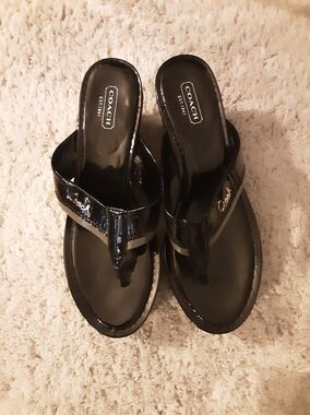 Coach Black Patent Leather Thong Sandals Size 8.5